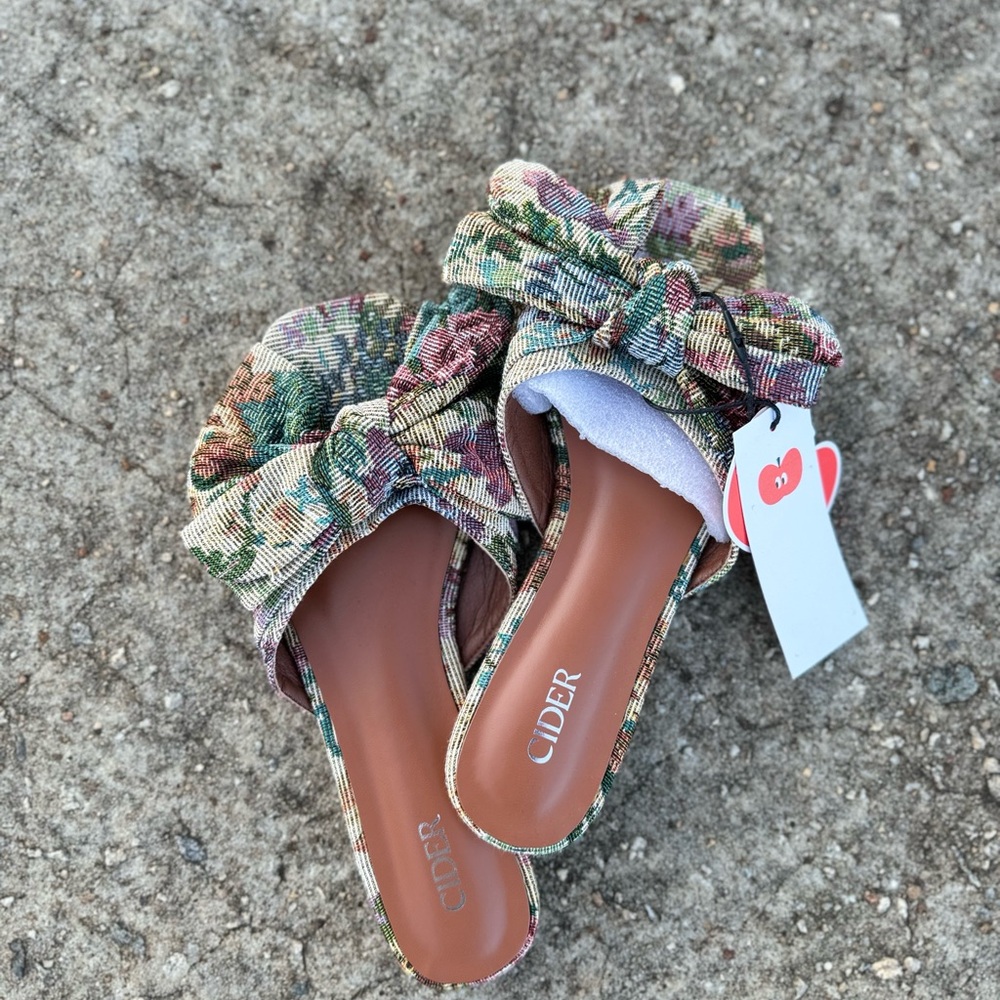 Cider Multicolor Bow Slip-On Women's Shoes